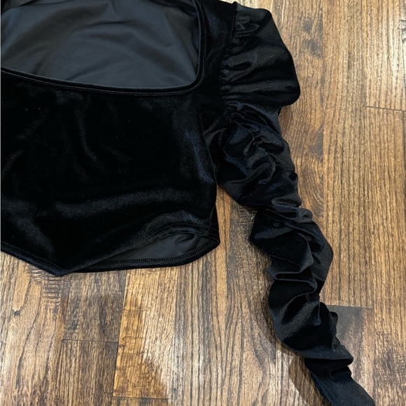 Boohoo puff sleeve black velvet crop top - Picture 2 of 5